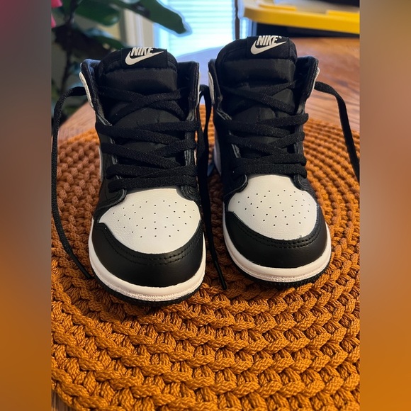 Nike Jordan Unisex Air 1 Retro High Og Shoes